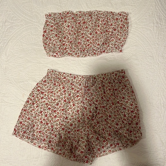 Two Piece Floral Strapless Crop Set - Picture 3 of 4
